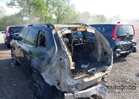 2019 Jeep Cherokee Limited 4X4 z USA, uszkodzony, nr VIN 1C4PJMDX9KD281558